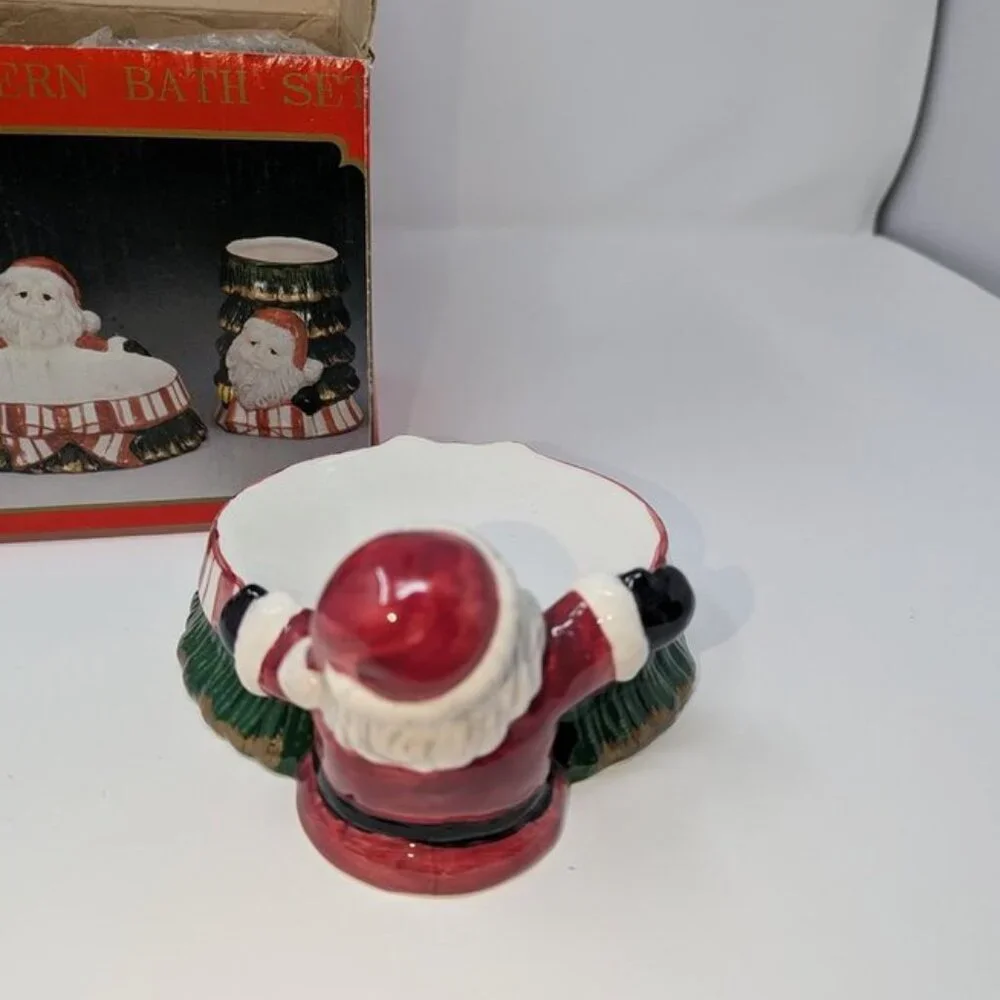 NEW VTG World Bazaars Hand Painted Santa With Lantern 3 piece Ceramic Bath Set